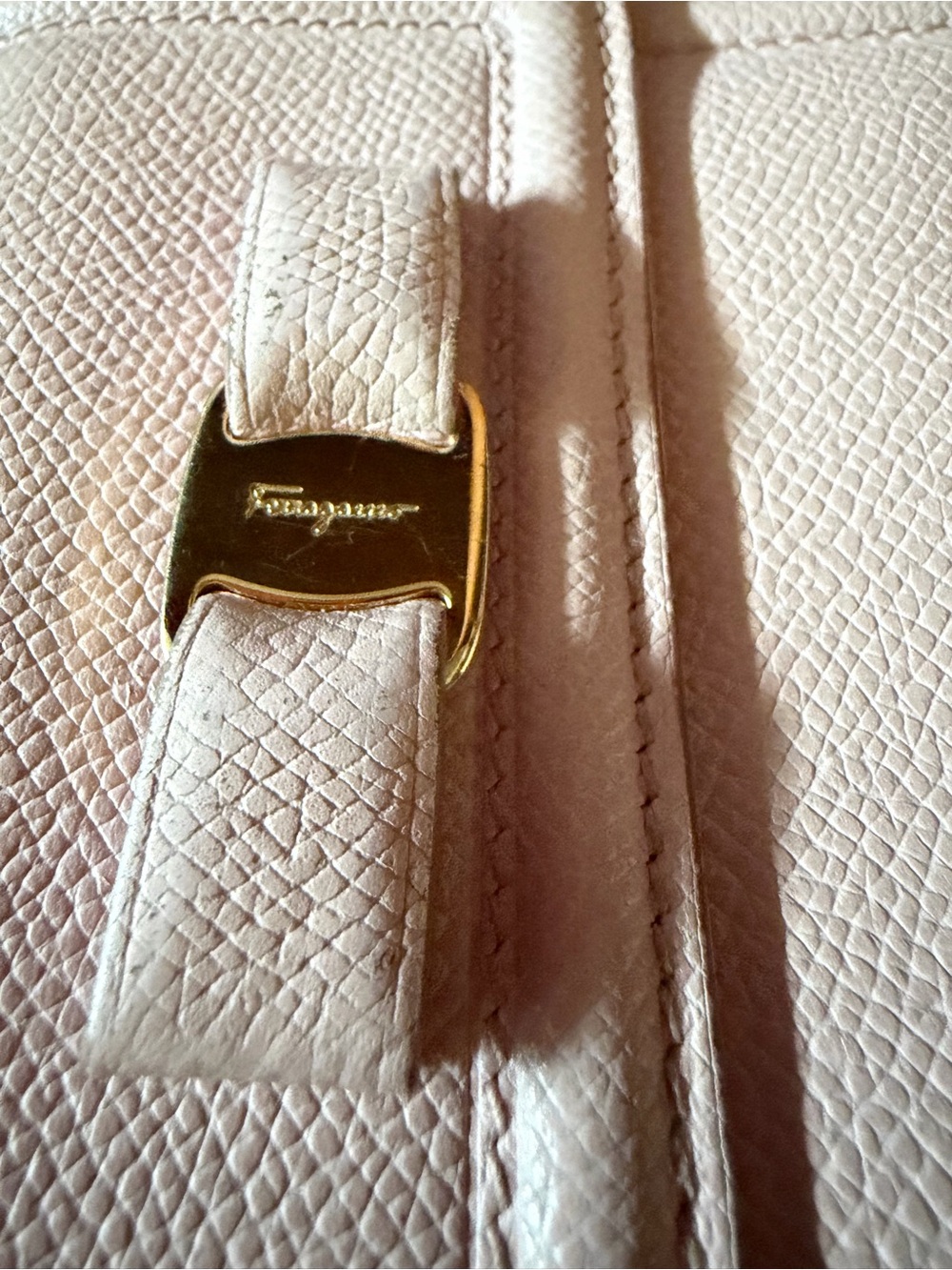 Women’s Salvatore Ferragamo Pink Textured Leather Wallet with Vara Bow - Picture 2 of 10
